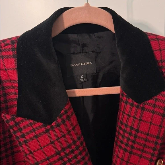 Red & Black Double-Breasted Blazer. Velvet Collar. Gold buttons. Vintage Chic. - Picture 6 of 10